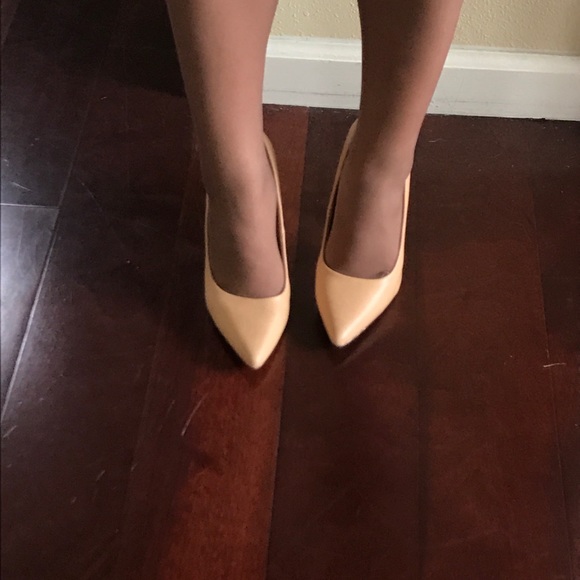 🚫SOLD🚫 Beige Pointed Toe Heel 👡 - Picture 8 of 8